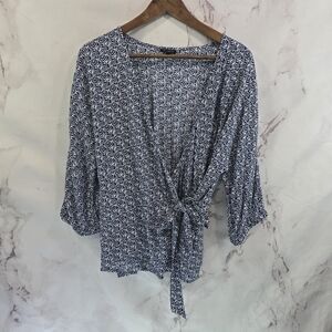 Talbots Shirt Womens Medium Blue White Wrap Printed Blouse Tie Navy 3/4 Sleeve
